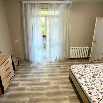 Здається в довгострокову оренду 3-х кімнатна сталінка