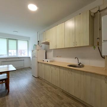 Комарова, 18