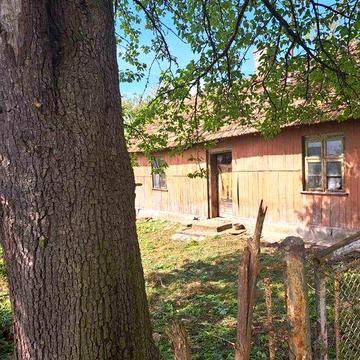 Продаж будинку,,земельної ділянки  під  забудову. с. Дмитровичі.