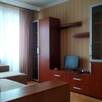 Бельведерська вул., 14