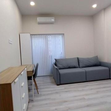 Професора Отамановського вул., 4