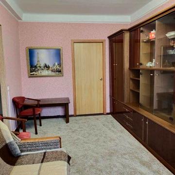 Метро Звіринецька,30 секунд пішки. Двокімнатна, завжди є світло