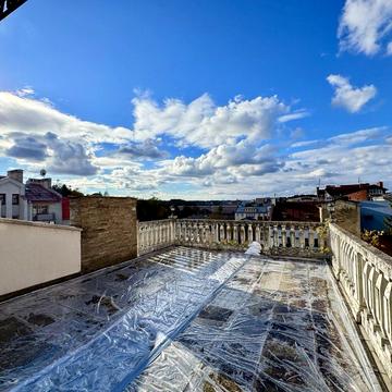 Кутова вул., 6