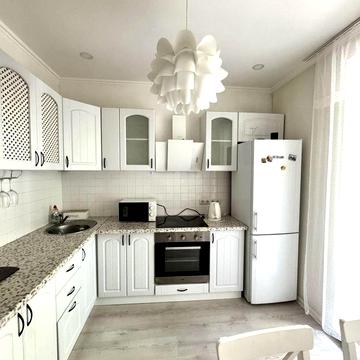 Лесі Українки вул., 74