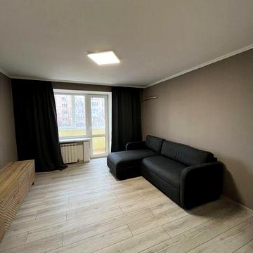 Оренда трикімнатної квартири по вул. Тищика