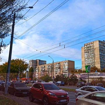 1-комнатная самый центр Таирова отличной планировки с двумя лоджиями