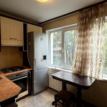 Гната Юри вул., 8