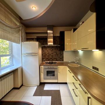 Незалежної України вул. (40 років Радянської України), 82