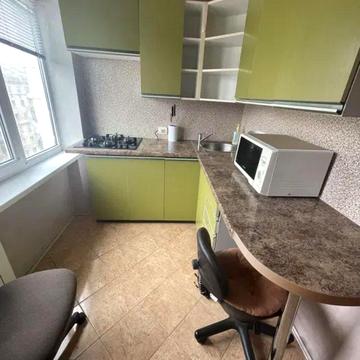 Велика Васильківська вул. (Червоноармійська), 131