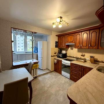 Зої Гайдай вул., 7-А