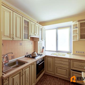 Макіївська вул., 7