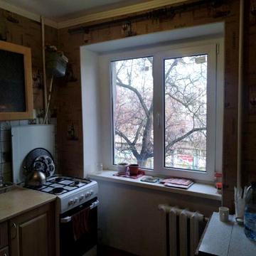 Радісна вул., 1