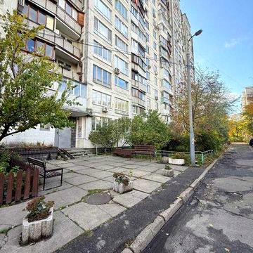 Продам 2-к квартиру 45 м2 на Русановке, м.Левобережная, газ плита, БПС