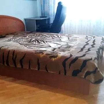 Академіка Євгена Лазаренка вул., 21