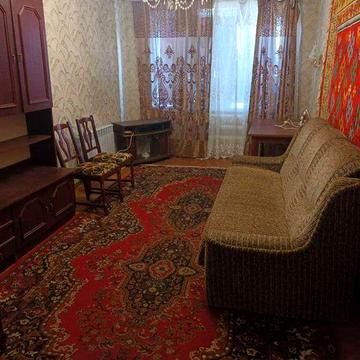 2-х комнатная квартира в самом центре с гаражем возле подъезда.