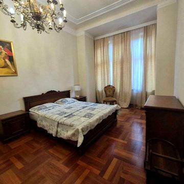 Здам квартиру центр Пр.Свободи кут Наливайка