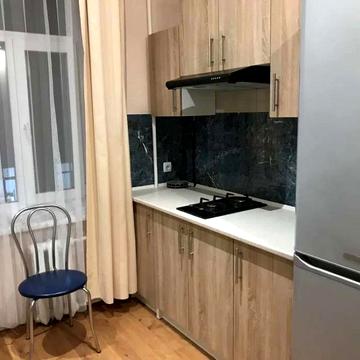 Студентська вул., 11