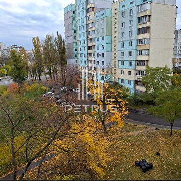 Йорданська вул. (Лайоша Гавро), 11