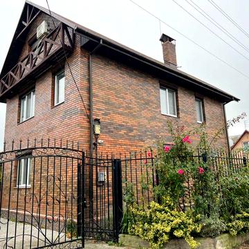 Оренда сучасного будинку у передмісті