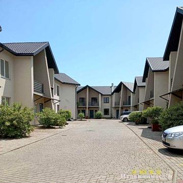 Таунхаус по цене квартиры, в центре Червоного Хутора !