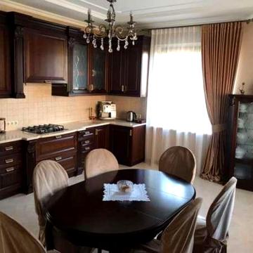 Наварійська вул., 21