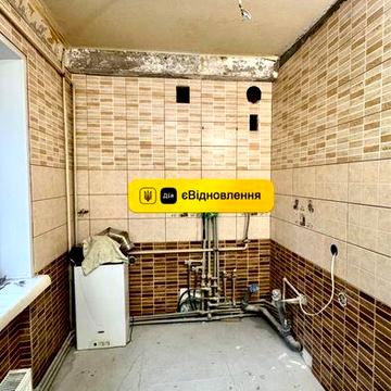 Продам 3-комнатную квартиру в районе Украина. Газовое отопление .