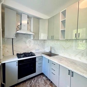 Білоруська вул., 10/18