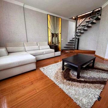 Продається 3 км. дворівнева квартира!