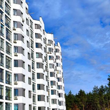 Мисливська вул., 24