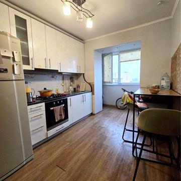 Здам 2х кімнатну, КОМАРОВА (кінцева 26ого), ОКРЕМІ КІМНАТИ, кондиціоне