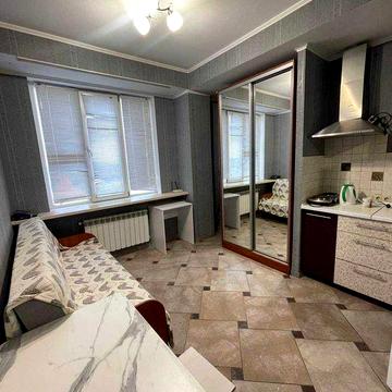 Продаж смарт-квартири з ремонтом та меблями біля метро Київська