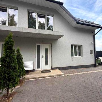 Продається половина будинку,район Гарячого Урбану