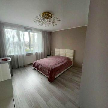 Європейського Союзу просп. (Правди), 45-А