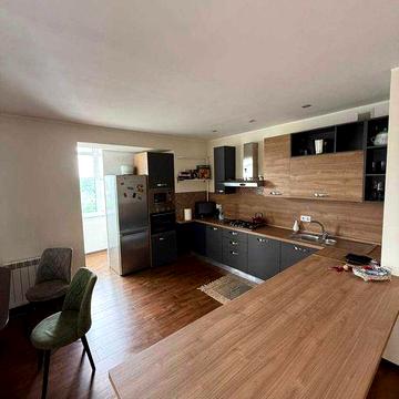 Продаж просторої квартири вул. Кармелюка, м. Чернівці