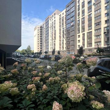 Героїв Миколаєва вул., 40