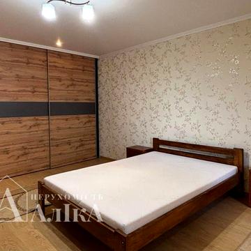 Продам 1-кімнатну студію з ремонтом та меблями