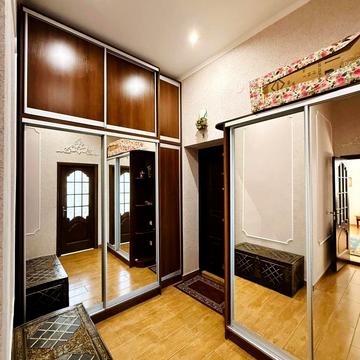 Героїв Майдану вул. (Гвардійська), 14