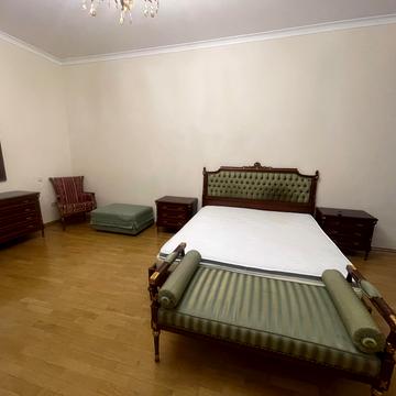 Хрещатик вул. (Kreschatic), 15