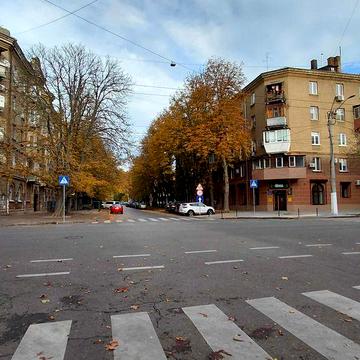 Продам 2-х комнатную сталинку на Спиридоновской/Дегтярной