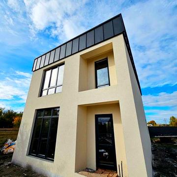 Продаж повноцінного будинку р-н Молокозаводу, ділянка 5 соток!