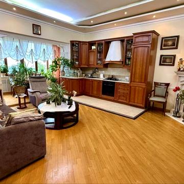 Академіка Богомольця вул., 7/14