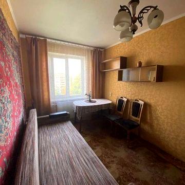 Центр.Володимирська 89.Потребує капітального ремонту.