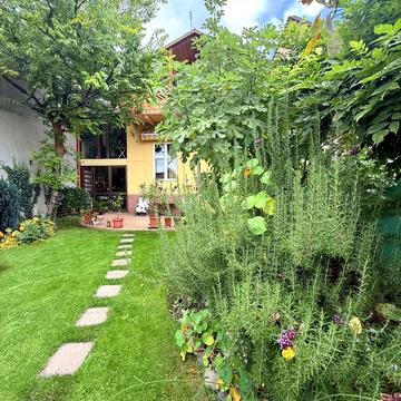 Міклоша Берчені вул., 111