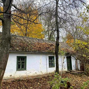 Продам земельну ділянку з будинком