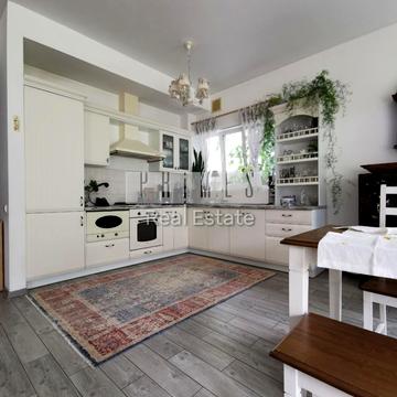 Весняна вул.