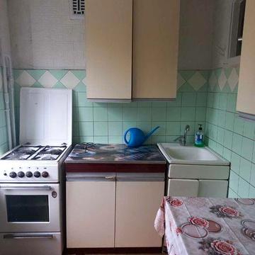 Русанівка. Продаю трикімнатну квартиру. Поряд метро, набережна.