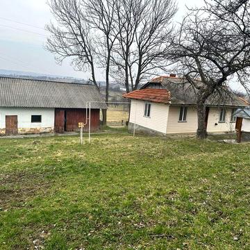 Продам  приватизований будинок , город під будинком і 10 соток землі