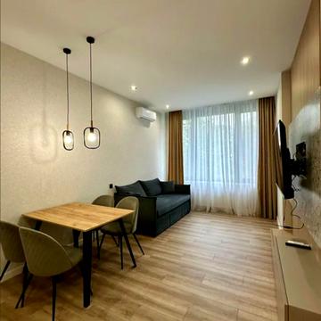 Ґарета Джонса вул. (Сімї Хохлових), 12