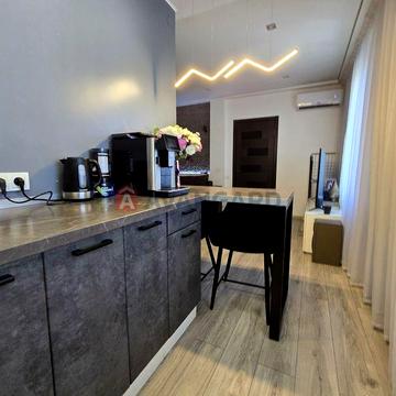 Продам 2-ком Кирова, Центр