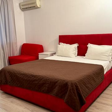 Володимирська вул., 76